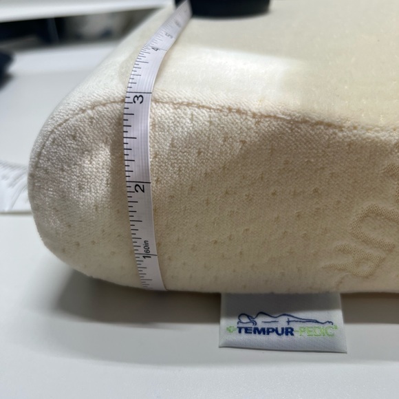 Never Used Tempur-Pedic Travel Neck Pillow with Case 13” x 10” x 4” - Picture 6 of 8